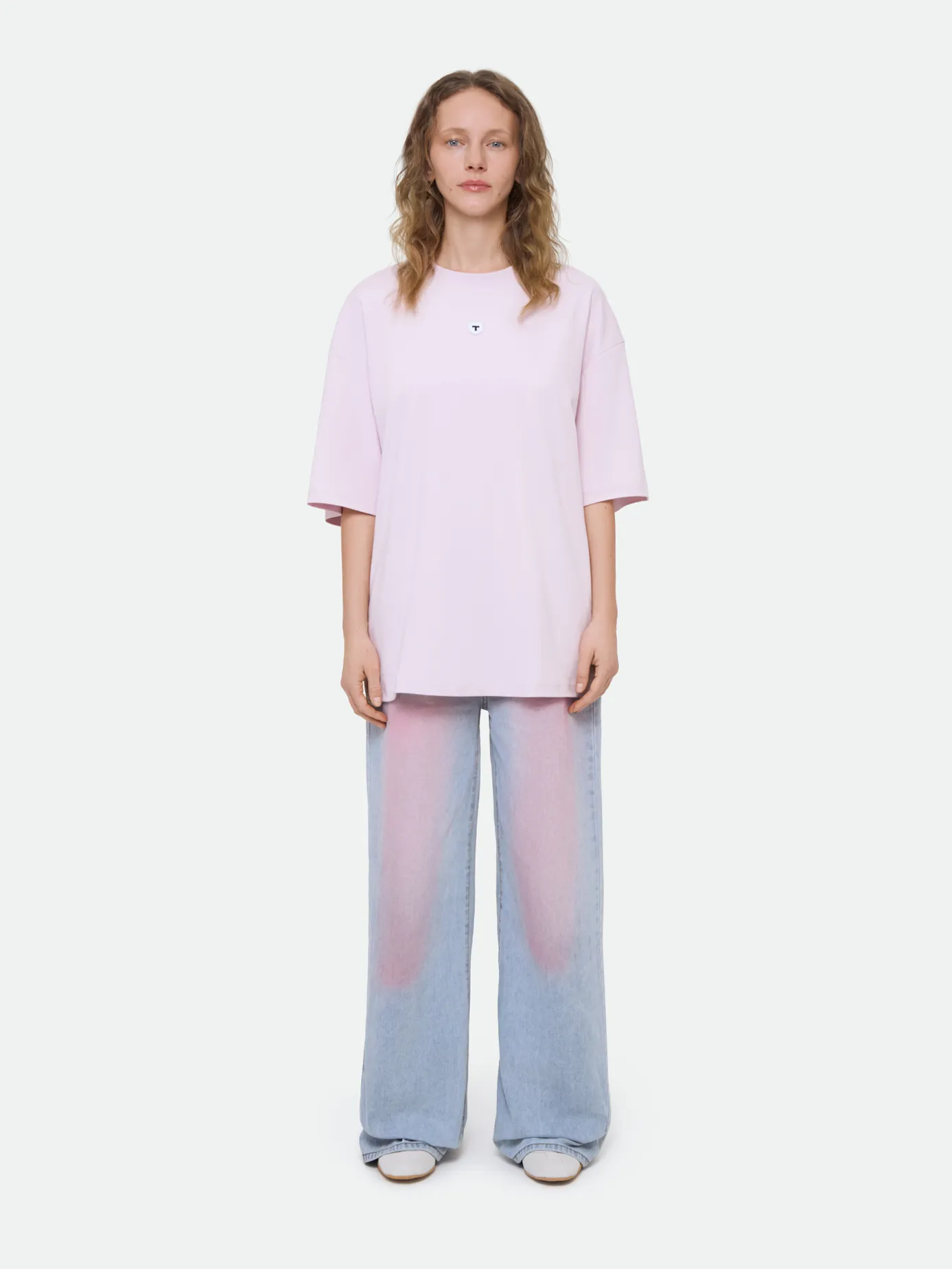 Лиловая футболка оверсайз