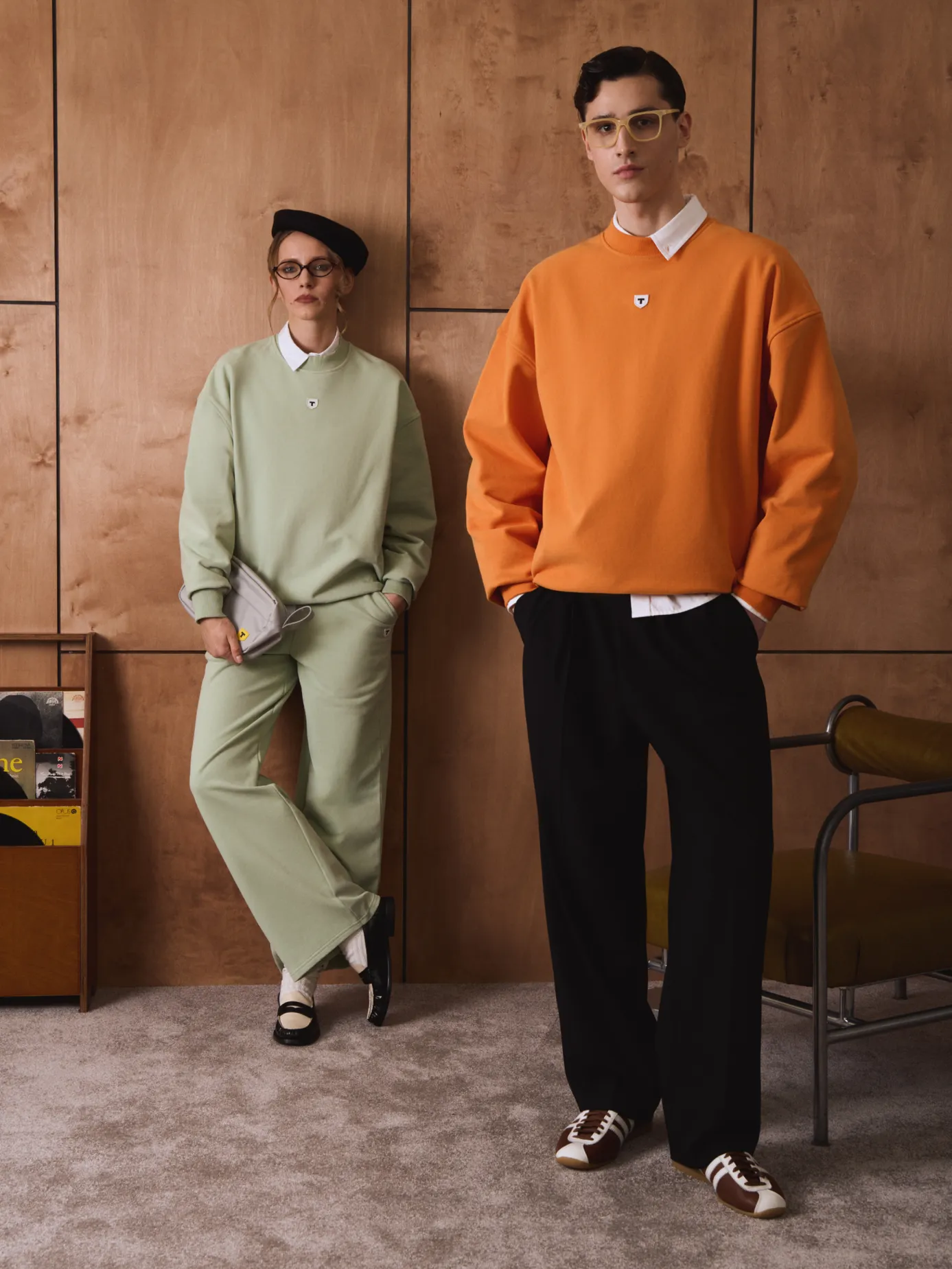 Оранжевый свитшот оверсайз