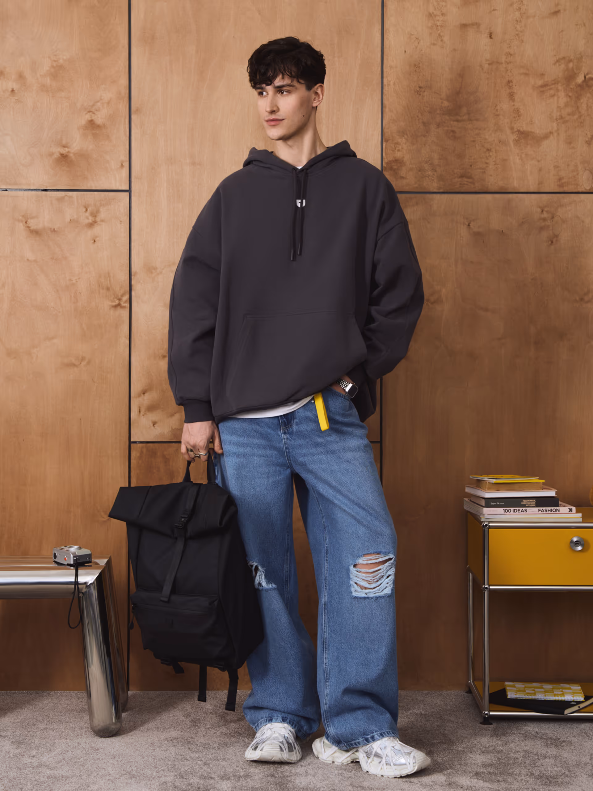 Серая толстовка оверсайз