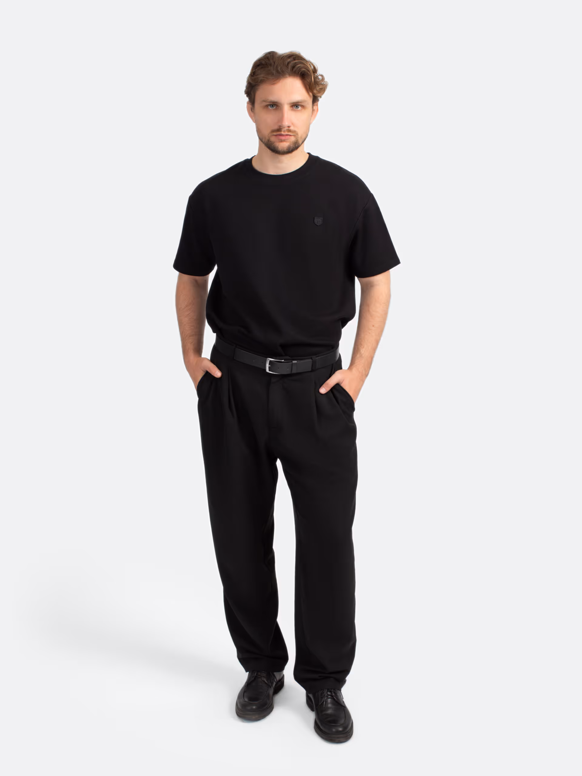 Черная футболка