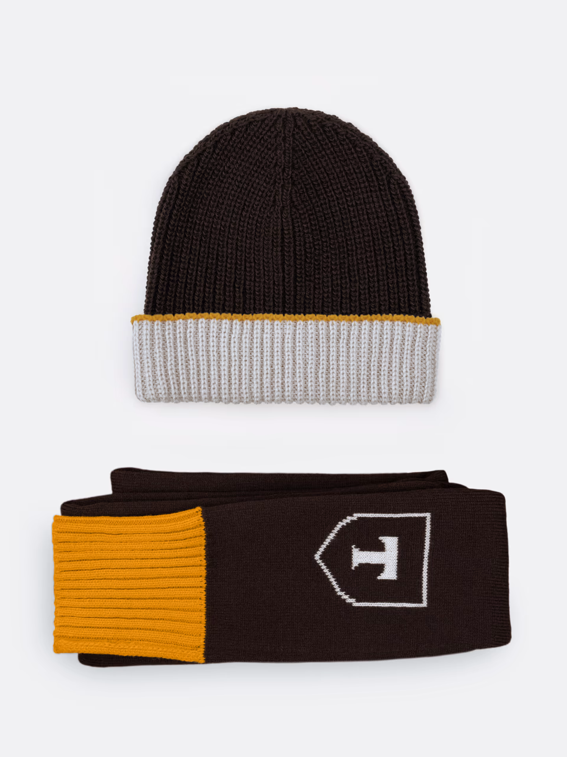 Обнимающий шарф и согревающая шапка